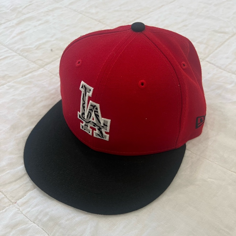 New Era LA Dodgers zebra print fitted hat, size 7.